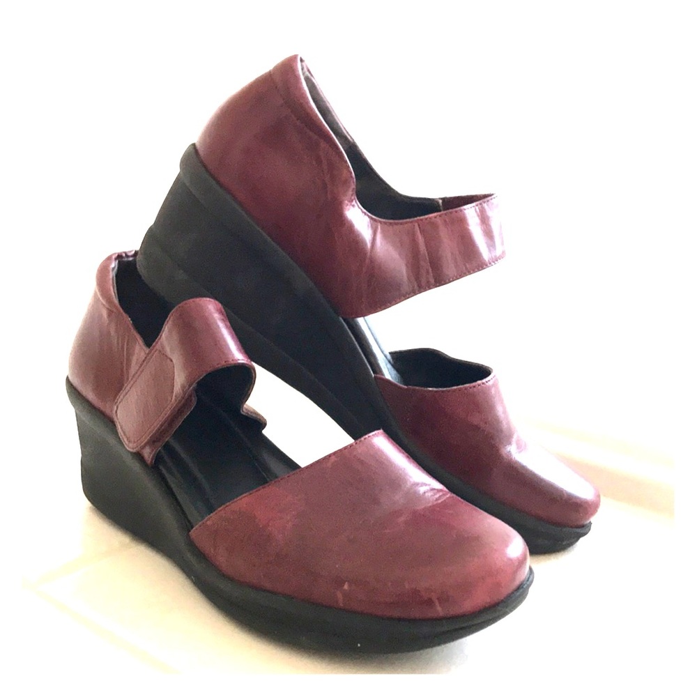 Red Leather Antigravity Easy Spirit Clogs